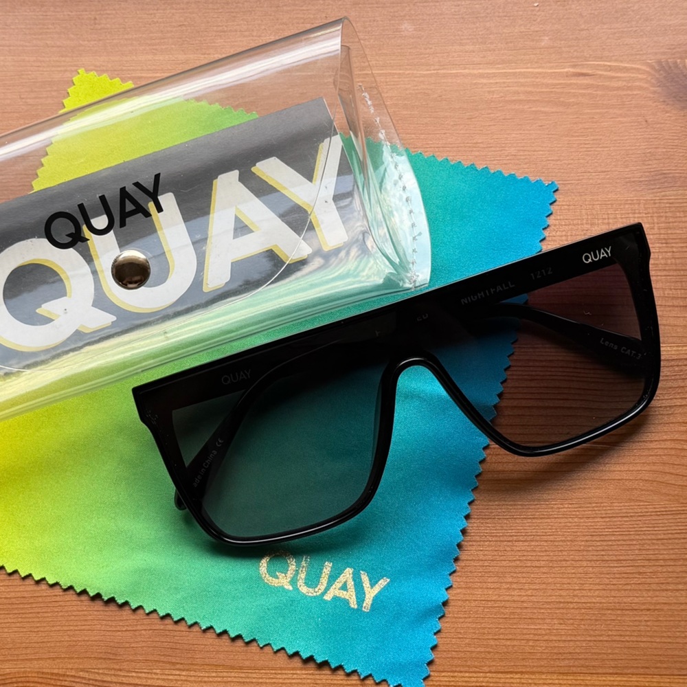Quay Australia NIGHTFALL Black Fade POLARIZED Sunglasses, Clear PVC Case